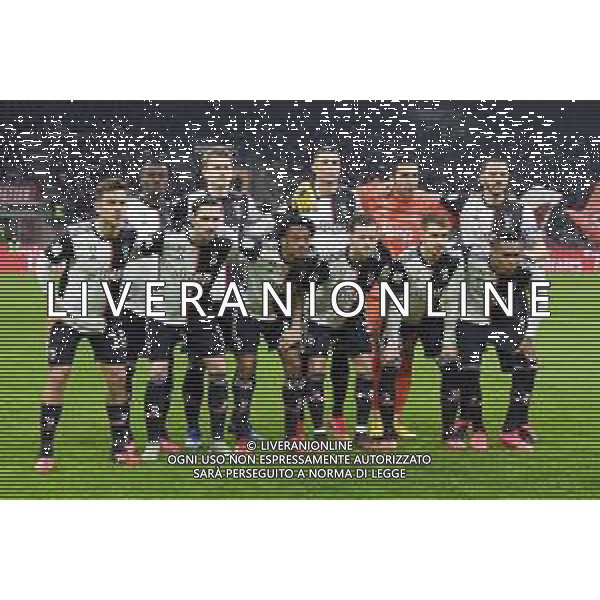 la formazione della Juventus in piedi da SX Blaise Matuidi, Matthijs De Ligt, Cristiano Ronaldo, Gianluigi Buffon e Leonardo Bonucci; in basso da SX Paulo Dybala, Mattia De Sciglio, Juan Quadrado, Miralem Pjanic, Aaron Ramsey e Alex Sandro Milan vs Juventus Coppa Italia - semifinale gara di andata Milano 13-02-2020 Stadio Giuseppe Meazza - San Siro foto Roberto Garavaglia - ag. Aldo Liverani sas