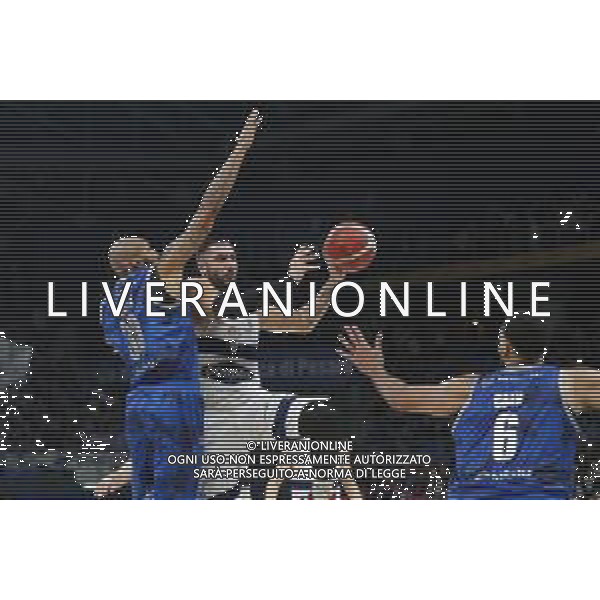 Pesaro 14/02/2020 - Zurich Connect Final Eight 2020 Quarti di Finale - Germani Basket Brescia vs Pompea Fortitudo Bologna - nella foto: Aradori Pietro(Pompea Fortitudo Bologna) Horton Ken(Germani Basket Brescia) Cain Tyler(Germani Basket Brescia) ©Claudio Zamagni/Agenzia Aldo Liverani s.a.s./ AGENZIA ALDO LIVERANI SAS