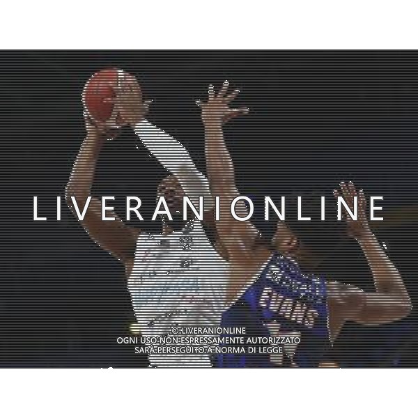 Pesaro 14/02/2020 - Zurich Connect Final Eight 2020 Quarti di Finale - Banco di Sardegna Sassari vs Happy Casa Brindisi - nella foto: Sutton Dominique (Happy Casa Brindisi) Dwayne Evans(Banco di Sardegna Sassari) ©Claudio Zamagni/Agenzia Aldo Liverani s.a.s./ AGENZIA ALDO LIVERANI SAS