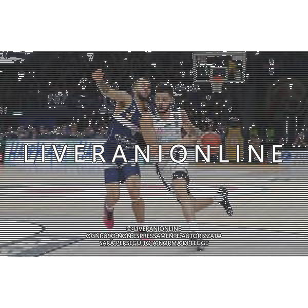 Pesaro 15/02/2020 - Zurich Connect Final Eight 2020 Semifinale - Happy Casa Brindisi vs Pompea Fortitudo Bologna - nella foto: Thompson Darius (Happy Casa Brindisi) Robertson Kassius(Pompea Fortitudo Bologna) ©Claudio Zamagni/Agenzia Aldo Liverani s.a.s.