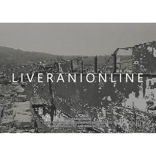 1974 TRIESTE LA NAVE ELETTRA DI GUGLIELMO MARCONI DISMESSA NEL PORTO DI TRIESTE NELLA FOTO Elettra fu la nave-laboratorio su cui Guglielmo Marconi effettuò numerosi dei suoi esperimenti di radiofonia tra le due guerre mondiali AG ALDO LIVERANI SAS