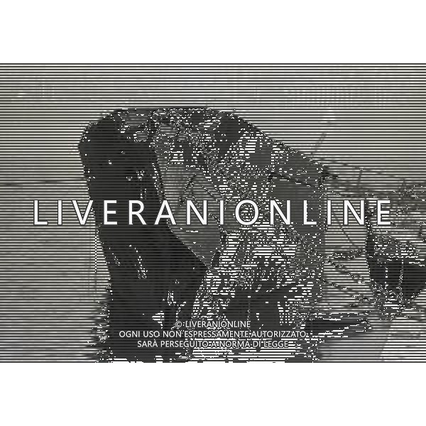 1974 TRIESTE LA NAVE ELETTRA DI GUGLIELMO MARCONI DISMESSA NEL PORTO DI TRIESTE NELLA FOTO Elettra fu la nave-laboratorio su cui Guglielmo Marconi effettuò numerosi dei suoi esperimenti di radiofonia tra le due guerre mondiali AG ALDO LIVERANI SAS