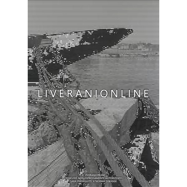 1974 TRIESTE LA NAVE ELETTRA DI GUGLIELMO MARCONI DISMESSA NEL PORTO DI TRIESTE NELLA FOTO Elettra fu la nave-laboratorio su cui Guglielmo Marconi effettuò numerosi dei suoi esperimenti di radiofonia tra le due guerre mondiali AG ALDO LIVERANI SAS