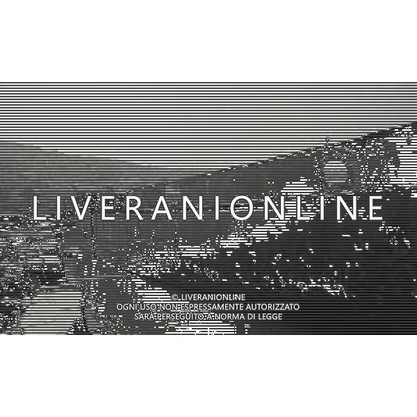 1974 TRIESTE LA NAVE ELETTRA DI GUGLIELMO MARCONI DISMESSA NEL PORTO DI TRIESTE NELLA FOTO Elettra fu la nave-laboratorio su cui Guglielmo Marconi effettuò numerosi dei suoi esperimenti di radiofonia tra le due guerre mondiali AG ALDO LIVERANI SAS
