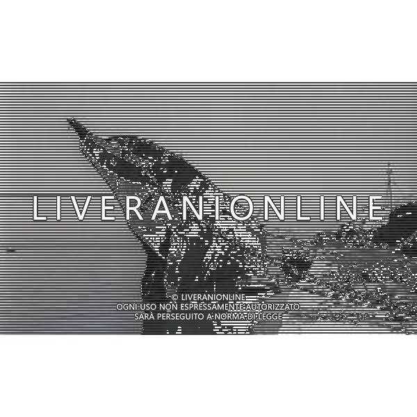 1974 TRIESTE LA NAVE ELETTRA DI GUGLIELMO MARCONI DISMESSA NEL PORTO DI TRIESTE NELLA FOTO Elettra fu la nave-laboratorio su cui Guglielmo Marconi effettuò numerosi dei suoi esperimenti di radiofonia tra le due guerre mondiali AG ALDO LIVERANI SAS