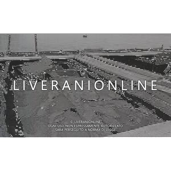 1974 TRIESTE LA NAVE ELETTRA DI GUGLIELMO MARCONI DISMESSA NEL PORTO DI TRIESTE NELLA FOTO Elettra fu la nave-laboratorio su cui Guglielmo Marconi effettuò numerosi dei suoi esperimenti di radiofonia tra le due guerre mondiali AG ALDO LIVERANI SAS