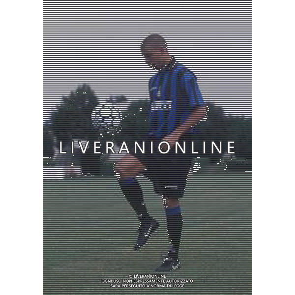 RETROSPETTIVA RONALDO CALCIATORE NELLA FOTO Ronaldo Luís Nazário de Lima con la maglia dell\'inter AG ALDO LIVERANI SAS