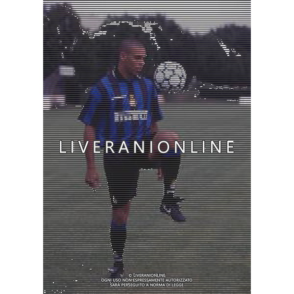 RETROSPETTIVA RONALDO CALCIATORE NELLA FOTO Ronaldo Luís Nazário de Lima con la maglia dell\'inter AG ALDO LIVERANI SAS