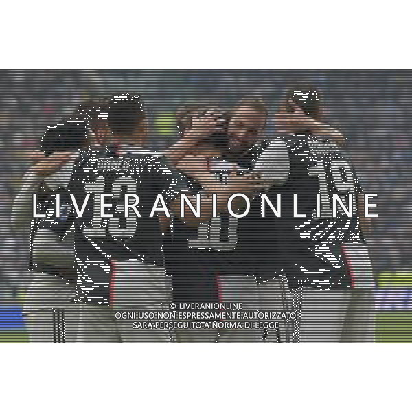 Torino 16.02.2020 Allianz Stadium ©Falzone/Agenzia Aldo Liverani Juventus vs Brescia Campionato italiano di calcio Serie A Tim 2019-2020 Nella foto: ESULTANZA DOPO IL GOL DI PAULO DYBALA - ABBRACCIO ©Falzone/ AGENZIA ALDO LIVERANI SAS