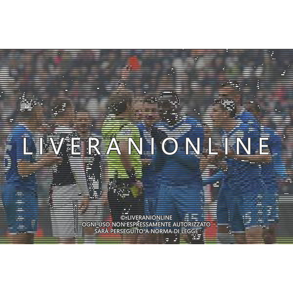Torino 16.02.2020 Allianz Stadium ©Falzone/Agenzia Aldo Liverani Juventus vs Brescia Campionato italiano di calcio Serie A Tim 2019-2020 Nella foto: PROTESTE DEI GIOCATORI BRESCIA CON Arbitro Daniele Chiffi PER L\'ESPULSIONE DI FLORIAN AYE\' - MARIO BALOTELLI ©Falzone / AGENZIA ALDO LIVERANI SAS