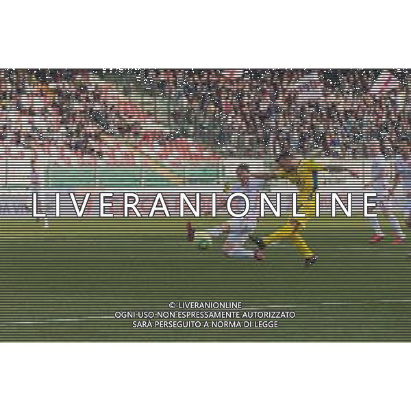 Campionato di Calcio Serie C - Lega Pro 2019/2020 Padova, Italia 16/02/2020 Calcio Padova vs Fermana Nella foto: Il tido di Antonio Bacio Terracino (Fermana FC) contrastato da Matteo Mandorlini (Padova) ©Mattia Radoni - Alessio Marini / AGENZIA ALDO LIVERANI SAS