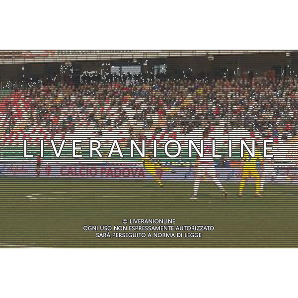 Campionato di Calcio Serie C - Lega Pro 2019/2020 Padova, Italia 16/02/2020 Calcio Padova vs Fermana Nella foto: Il tiro al volo cercato da Edoardo Scrosta (Fermana FC) ©Mattia Radoni - Alessio Marini / AGENZIA ALDO LIVERANI SAS