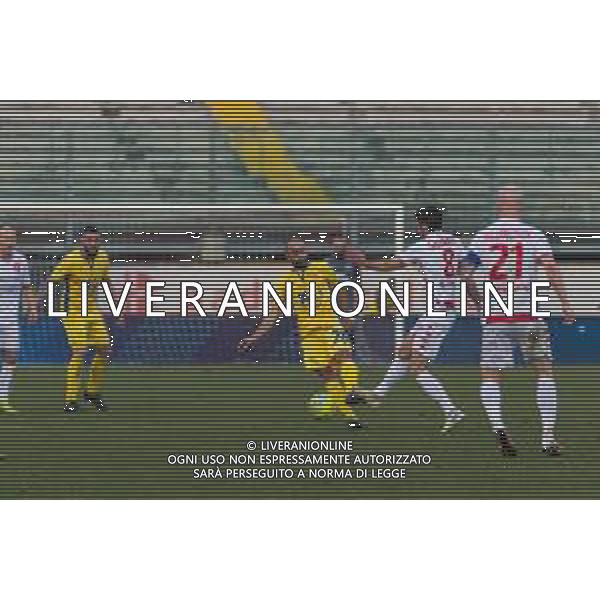 Campionato di Calcio Serie C - Lega Pro 2019/2020 Padova, Italia 16/02/2020 Calcio Padova vs Fermana Nella foto: Luca Ricciardi (Fermana FC) contrastato da Umberto Germano (Padova) ©Mattia Radoni - Alessio Marini / AGENZIA ALDO LIVERANI SAS
