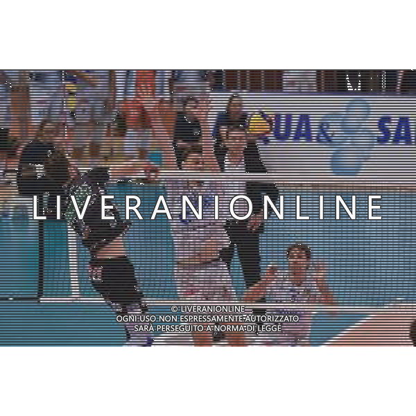 Campionato di Volley Superlega Serie A 2019/2020 Latina, Italia 16/02/2020 Top Volley Latina - Kioene Padova Nella foto: Kioene Padova in attacco su muro di Jean Patry (Top Volley Cisterna)