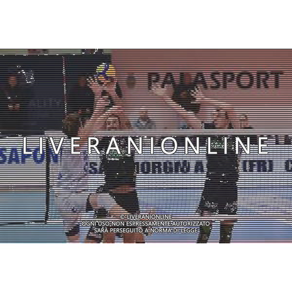 Campionato di Volley Superlega Serie A 2019/2020 Latina, Italia 16/02/2020 Top Volley Latina - Kioene Padova Nella foto: Maarten Van Garderen (Top Volley Cisterna) e Travica Dragan palleggiatore (Kioene Padova) e Polo Alberto centrale (Kioene Padova)