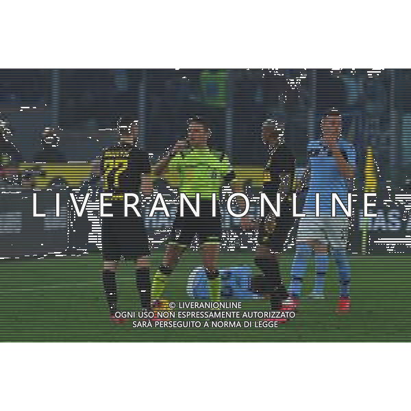 Lazio vs Inter Campionato Serie A TIM - 24 giornata Stadio Olimpico - Roma 15-02-2020 nella foto arbitro Rocchi redarguisce Brozovic © Federico Gaetano / AGENZIA ALDO LIVERANI SAS