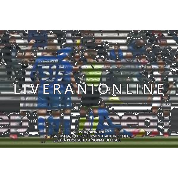 Torino 16.02.2020 Allianz Stadium ©Falzone/Agenzia Aldo Liverani Juventus vs Brescia Campionato italiano di calcio Serie A Tim 2019-2020 Nella foto: ARBITRO DANIELE CHIFFI ESTRAE IL CARTELLINO GIUALLO PER L\'AMMONIZIONE DI LEONARDO BONUCCI ©FALZONE / AGENZIA ALDO LIVERANI SAS