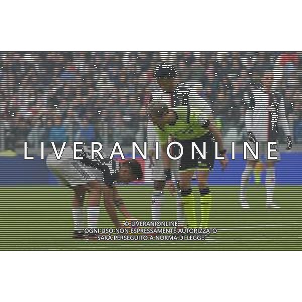 Torino 16.02.2020 Allianz Stadium ©Falzone/Agenzia Aldo Liverani Juventus vs Brescia Campionato italiano di calcio Serie A Tim 2019-2020 Nella foto: PAULO DYBALA SISTEMA IL PALLONE PRIMA DEL TIRO GOL SU PUNIZIONE ©FALZONE / AGENZIA ALDO LIVERANI SAS