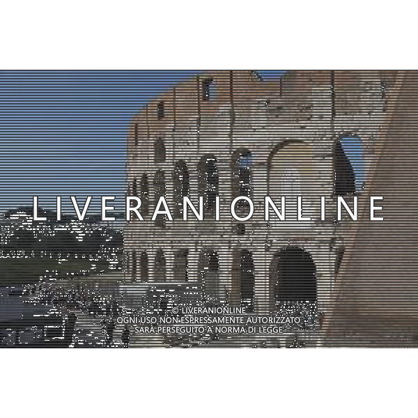 Il Colosseo, originariamente conosciuto come Amphitheatrum Flavium, il piu\' grande anfiteatro del mondo, situato nel centro della citta\' di Roma 17.02.2020 nella foto: turisti e cantiere per la ristrutturazione del Colosseo ©Claudio Zamagni/Agenzia Aldo Liverani