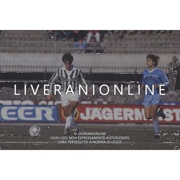 RETROSPETTIVA GABRIELE PIN CALCIATORE NELLA FOTO GABRIELE PIN CON LA MAGLIA DELLA JUVENTUS CALCIO NELL\'ANNO 1985-1986 AG ALDO LIVERANI SAS