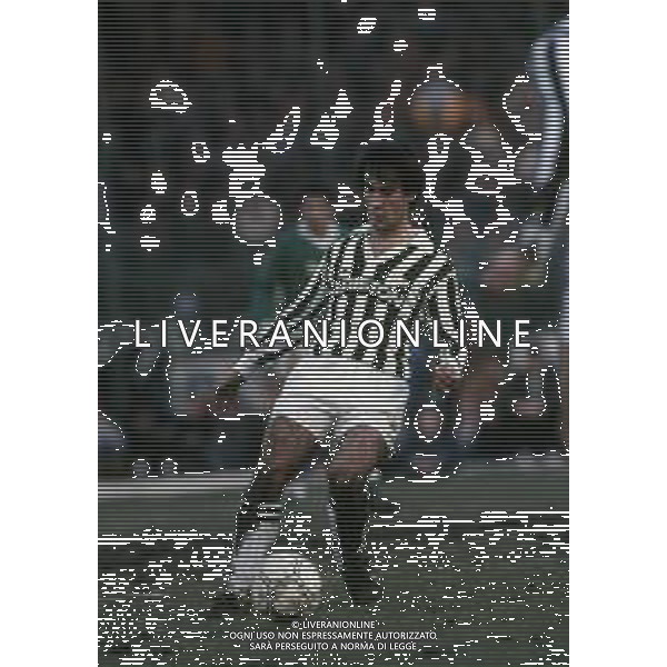 RETROSPETTIVA GABRIELE PIN CALCIATORE NELLA FOTO GABRIELE PIN CON LA MAGLIA DELLA JUVENTUS CALCIO NELL\'ANNO 1985-1986 AG ALDO LIVERANI SAS