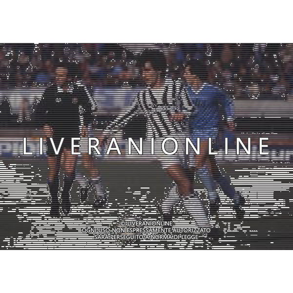 RETROSPETTIVA GABRIELE PIN CALCIATORE NELLA FOTO GABRIELE PIN CON LA MAGLIA DELLA JUVENTUS CALCIO NELL\'ANNO 1985-1986 AG ALDO LIVERANI SAS