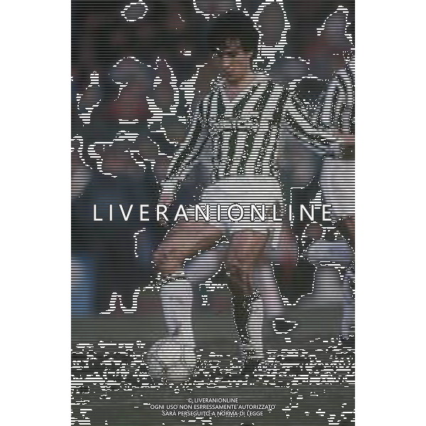 RETROSPETTIVA GABRIELE PIN CALCIATORE NELLA FOTO GABRIELE PIN CON LA MAGLIA DELLA JUVENTUS CALCIO NELL\'ANNO 1985-1986 AG ALDO LIVERANI SAS