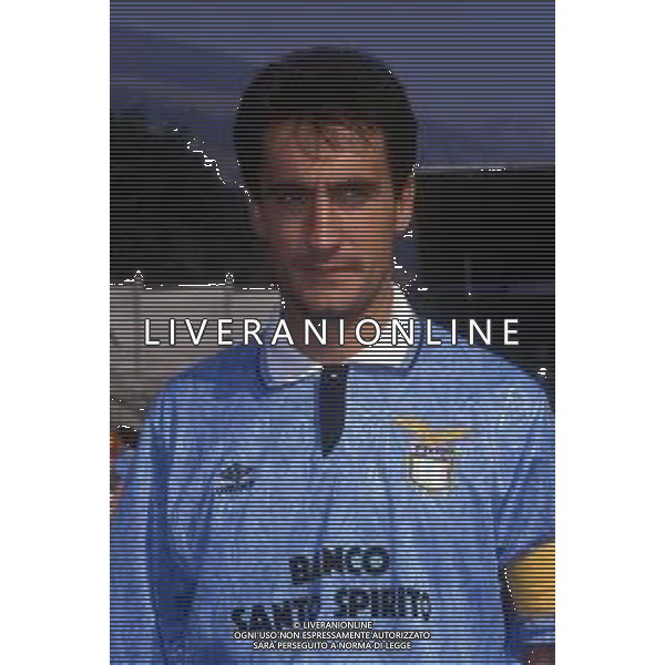 RETROSPETTIVA GABRIELE PIN CALCIATORE NELLA FOTO GABRIELE PIN CON LA MAGLIA DELLA LAZIO NELL\'ANNO 1991-1992 AG ALDO LIVERANI SAS