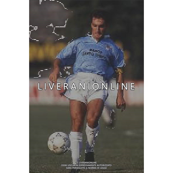 RETROSPETTIVA GABRIELE PIN CALCIATORE NELLA FOTO GABRIELE PIN CON LA MAGLIA DELLA LAZIO NELL\'ANNO 1991-1992 AG ALDO LIVERANI SAS