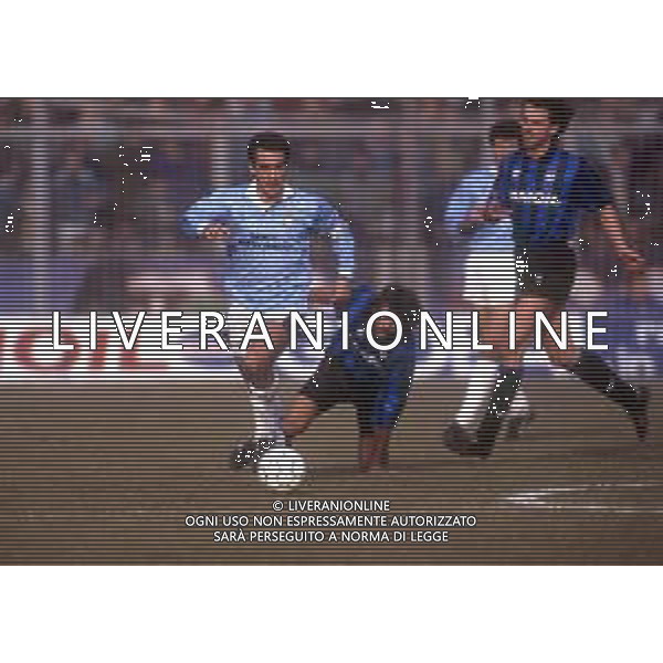 RETROSPETTIVA GABRIELE PIN CALCIATORE NELLA FOTO GABRIELE PIN CON LA MAGLIA DELLA LAZIO NELL\'ANNO 1991-1992 AG ALDO LIVERANI SAS