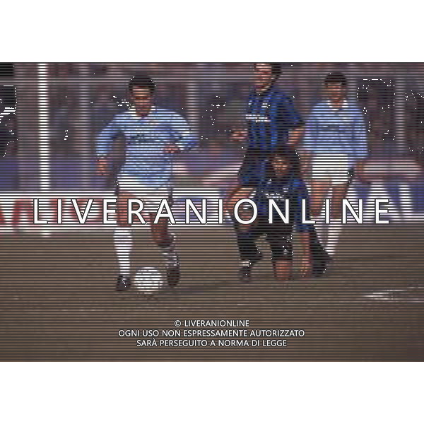RETROSPETTIVA GABRIELE PIN CALCIATORE NELLA FOTO GABRIELE PIN CON LA MAGLIA DELLA LAZIO NELL\'ANNO 1991-1992 AG ALDO LIVERANI SAS