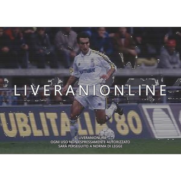 RETROSPETTIVA GABRIELE PIN CALCIATORE NELLA FOTO GABRIELE PIN CON LA MAGLIA DEL PARMA CALCIO NELL\'ANNO 1992-1993 AG ALDO LIVERANI SAS