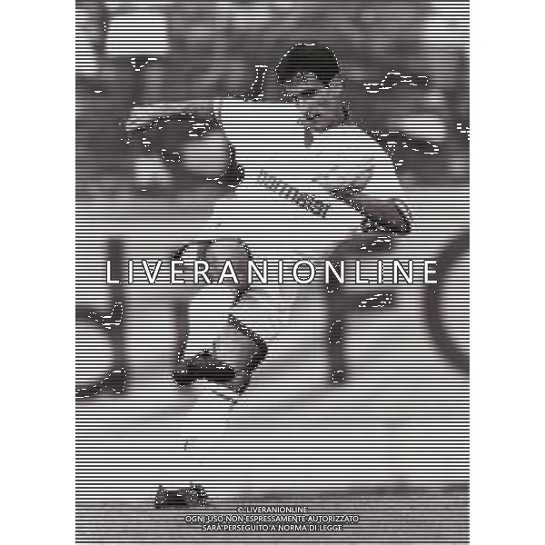 RETROSPETTIVA GABRIELE PIN CALCIATORE NELLA FOTO GABRIELE PIN CON LA MAGLIA DEL PARMA CALCIO NELL\'ANNO 1993-1994 AG ALDO LIVERANI SAS