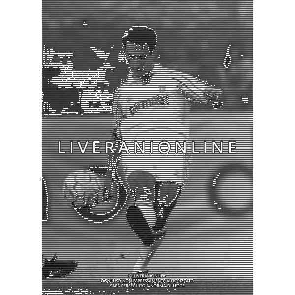 RETROSPETTIVA GABRIELE PIN CALCIATORE NELLA FOTO GABRIELE PIN CON LA MAGLIA DEL PARMA CALCIO NELL\'ANNO 1993-1994 AG ALDO LIVERANI SAS