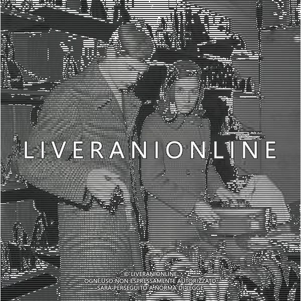RETROSPETTIVA GIACINTO FACCHETTI CALCIATORE NELLA FOTO GIACINTO FACCHETTI NELL\'ANNO 1966 CON LA FIDANZATA GIOVANNA AG ALDO LIVERANI SAS