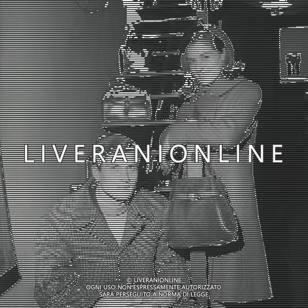 RETROSPETTIVA GIACINTO FACCHETTI CALCIATORE NELLA FOTO GIACINTO FACCHETTI NELL\'ANNO 1966 CON LA FIDANZATA GIOVANNA AG ALDO LIVERANI SAS