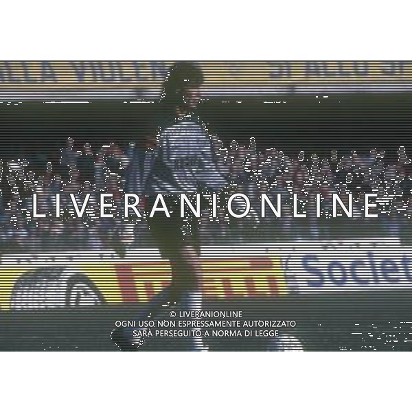 RETROSPETTIVA GIOVANNI CERVONE CALCIATORE NELLA FOTO GIOVANNI CERVONE CON LA MAGLIA DEL VERONA CALCIO 1988-1989 AG ALDO LIVERANI SAS