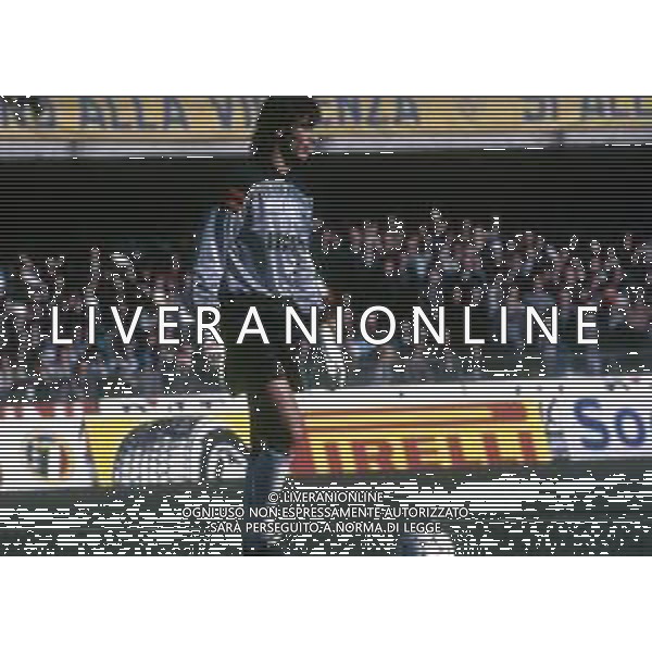 RETROSPETTIVA GIOVANNI CERVONE CALCIATORE NELLA FOTO GIOVANNI CERVONE CON LA MAGLIA DEL VERONA CALCIO 1988-1989 AG ALDO LIVERANI SAS