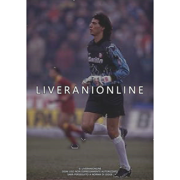 RETROSPETTIVA GIOVANNI CERVONE CALCIATORE NELLA FOTO GIOVANNI CERVONE CON LA MAGLIA DELLA ROMA CALCIO NELL\'ANNO 1989-1990 AG ALDO LIVERANI SAS