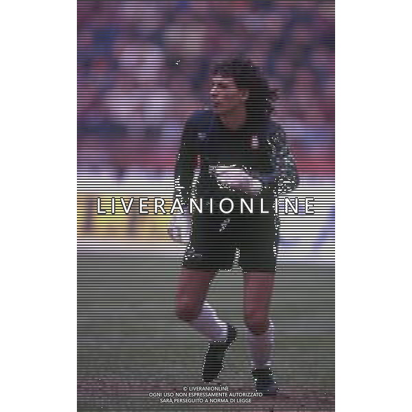 RETROSPETTIVA GIOVANNI CERVONE CALCIATORE NELLA FOTO GIOVANNI CERVONE CON LA MAGLIA DELLA ROMA CALCIO NELL\'ANNO 1990-1991 AG ALDO LIVERANI SAS