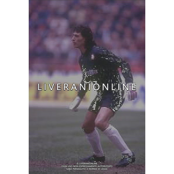 RETROSPETTIVA GIOVANNI CERVONE CALCIATORE NELLA FOTO GIOVANNI CERVONE CON LA MAGLIA DELLA ROMA CALCIO NELL\'ANNO 1990-1991 AG ALDO LIVERANI SAS