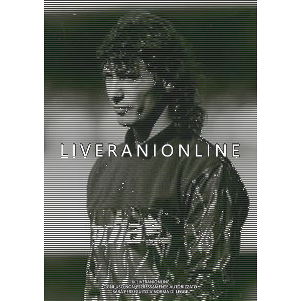 RETROSPETTIVA GIOVANNI CERVONE CALCIATORE NELLA FOTO GIOVANNI CERVONE CON LA MAGLIA DELLA ROMA CALCIO NELL\'ANNO 1991-1992 AG ALDO LIVERANI SAS