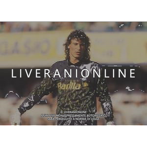 RETROSPETTIVA GIOVANNI CERVONE CALCIATORE NELLA FOTO GIOVANNI CERVONE CON LA MAGLIA DELLA ROMA CALCIO NELL\'ANNO 1991-1992 AG ALDO LIVERANI SAS