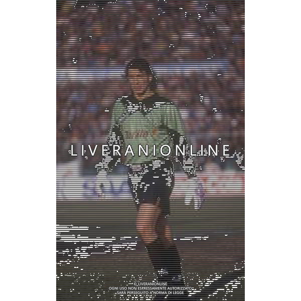 RETROSPETTIVA GIOVANNI CERVONE CALCIATORE NELLA FOTO GIOVANNI CERVONE CON LA MAGLIA DELLA ROMA CALCIO NELL\'ANNO 1991-1992 AG ALDO LIVERANI SAS