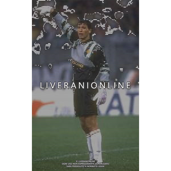 RETROSPETTIVA GIOVANNI CERVONE CALCIATORE NELLA FOTO GIOVANNI CERVONE CON LA MAGLIA DELLA ROMA CALCIO NELL\'ANNO 1992-1993 AG ALDO LIVERANI SAS