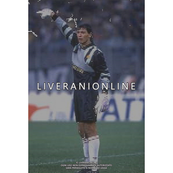 RETROSPETTIVA GIOVANNI CERVONE CALCIATORE NELLA FOTO GIOVANNI CERVONE CON LA MAGLIA DELLA ROMA CALCIO NELL\'ANNO 1992-1993 AG ALDO LIVERANI SAS