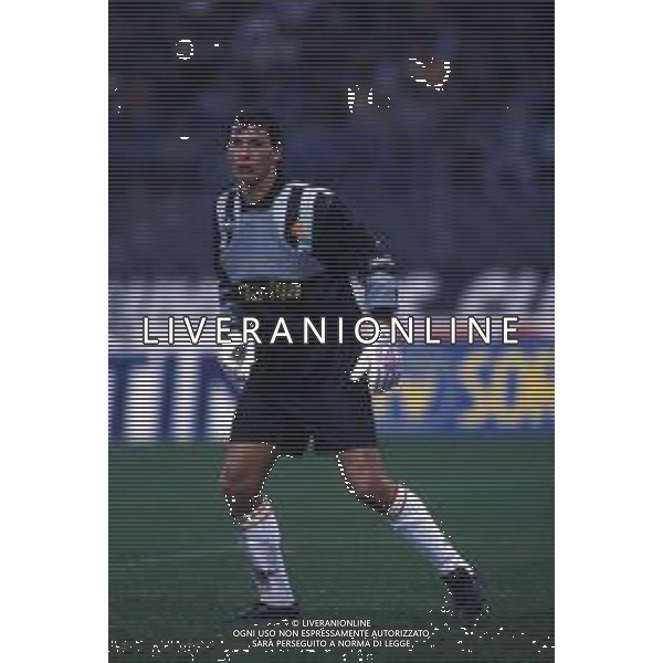RETROSPETTIVA GIOVANNI CERVONE CALCIATORE NELLA FOTO GIOVANNI CERVONE CON LA MAGLIA DELLA ROMA CALCIO NELL\'ANNO 1992-1993 AG ALDO LIVERANI SAS