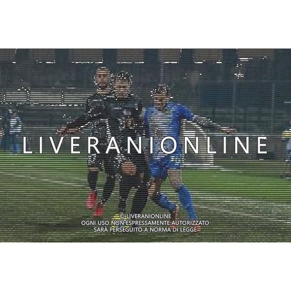 Campionato di Calcio Serie C - Lega Pro 2019/2020 Carrara, Italia 17/02/2020 Carrarese vs Renate Nella foto: Nicola Valente (C) prova a superare Stefano Marchetti (R) ©Fabio Fagiolini - Alessio Marini / AGENZIA ALDO LIVERANI SAS