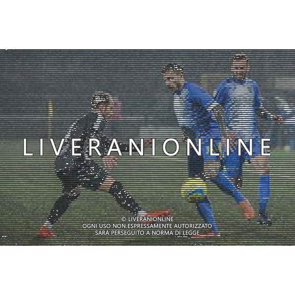 Campionato di Calcio Serie C - Lega Pro 2019/2020 Carrara, Italia 17/02/2020 Carrarese vs Renate Nella foto: Nicola Valente (C) prova a superare Roberto Ranieri (R) ©Fabio Fagiolini - Alessio Marini / AGENZIA ALDO LIVERANI SAS