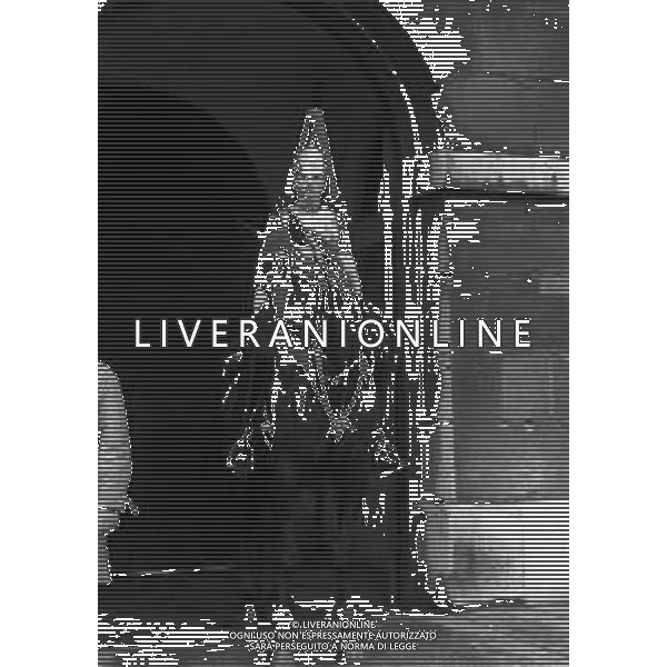 LONDRA ANNO 1968 Londra, capitale dell\'Inghilterra e del Regno Unito, è una città estremamente contemporanea con una storia che risale all\'antica Roma. Nel suo centro sorgono l\'imponente Palazzo del Parlamento, l\'iconica torre dell\'orologio nota come Big Ben e l\'abbazia di Westminster, dove hanno luogo le incoronazioni dei monarchi britannici. AG ALDO LIVERANI SAS
